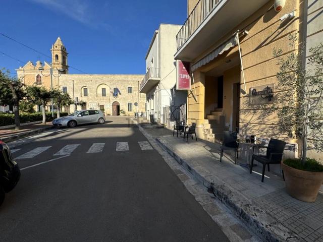 Locale in vendita di 100 m² in Piazza Sandro Pertini, 3