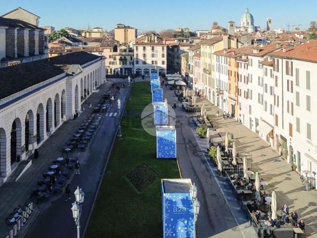 Locale in vendita di 100 m² in Piazzale Arnaldo, 10