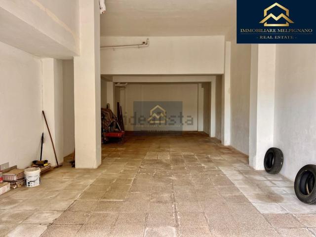 Locale in vendita di 100 m² in Strada Statale 16