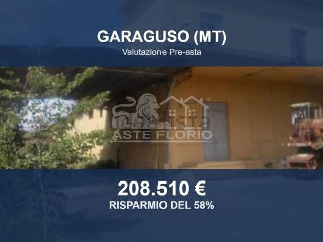 Locale in vendita di 1017 m² in Via Scalo Ferroviario