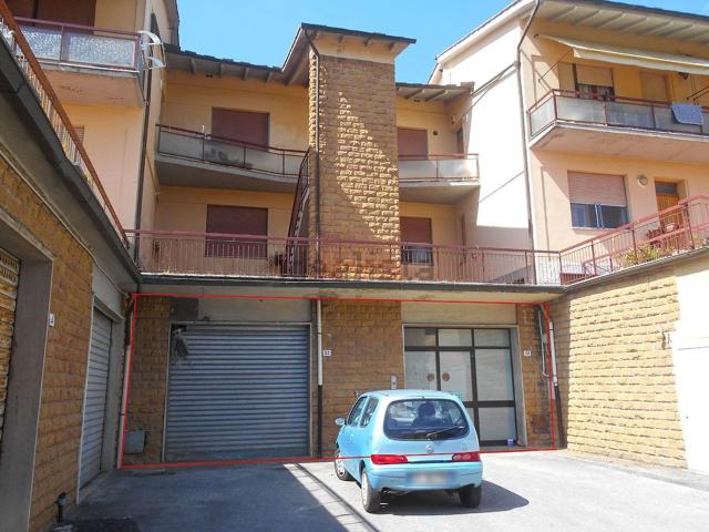 Locale in vendita di 1018 m² in Via Celso Cittadini