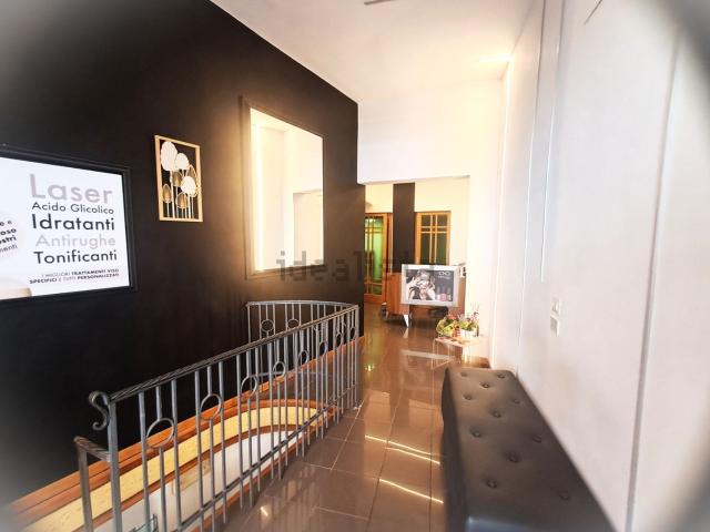 Locale in vendita di 101 m² in Via Cesena, 1