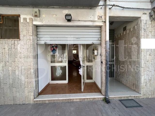 Locale in vendita di 101 m² in Via Alcide de Gasperi, 78