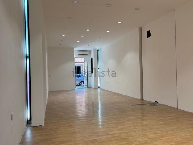 Locale in vendita di 101 m² in Via Brindisi, 108