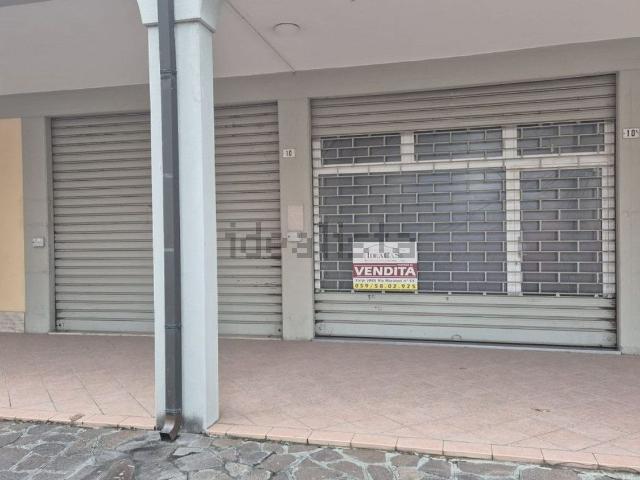 Locale in vendita di 101 m² in Via E. Curiel, 2