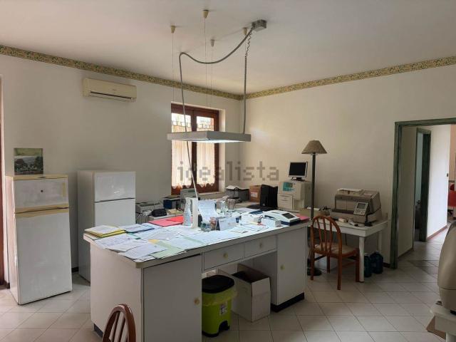 Locale in vendita di 101 m² in Via Francesco Strano, 12