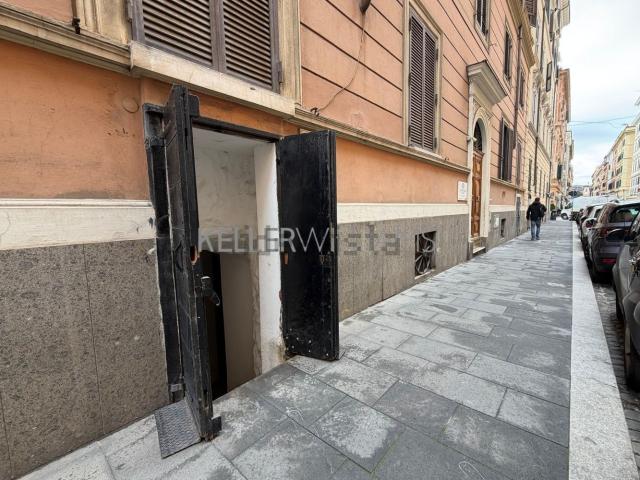 Locale in vendita di 101 m² in Via Montebello