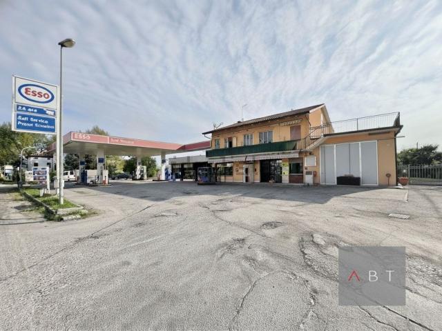 Locale in vendita di 1025 m²