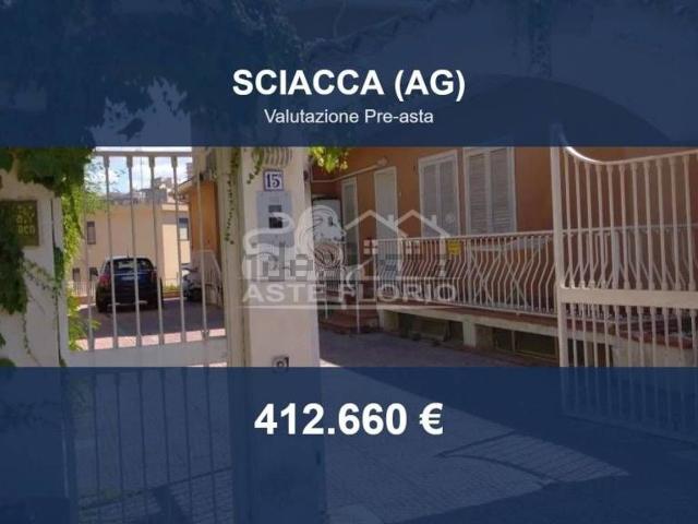 Locale in vendita di 1023 m² in Via Tacito, 15