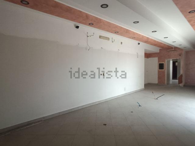 Locale in vendita di 102 m² in Via Campania, 10