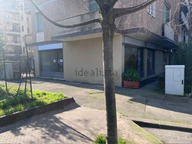 Locale in vendita di 102 m² in Via Bisenzio
