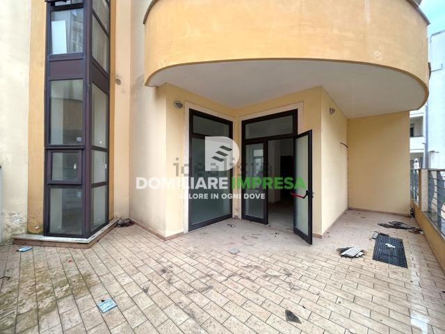 Locale in vendita di 102 m² in Via Domenico Acclavio, 52