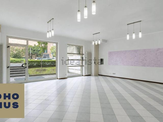Locale in vendita di 102 m² in Via Fratelli Calvi, 10