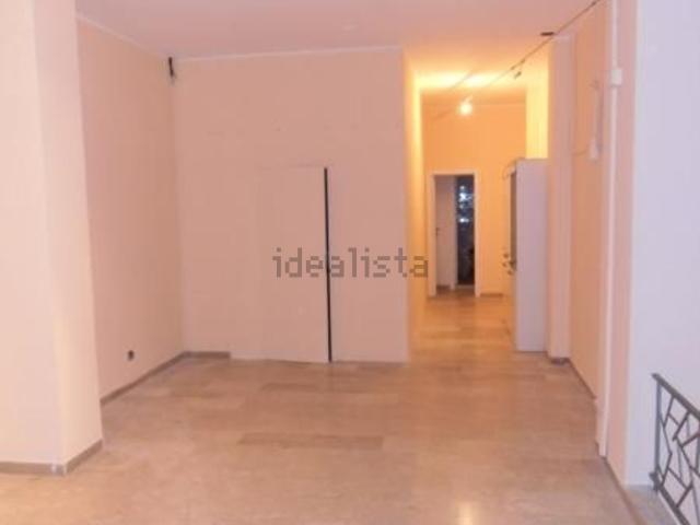 Locale in vendita di 102 m² in Via Laureati