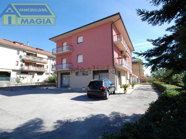 Locale in vendita di 102 m² in Via Salaria, 428