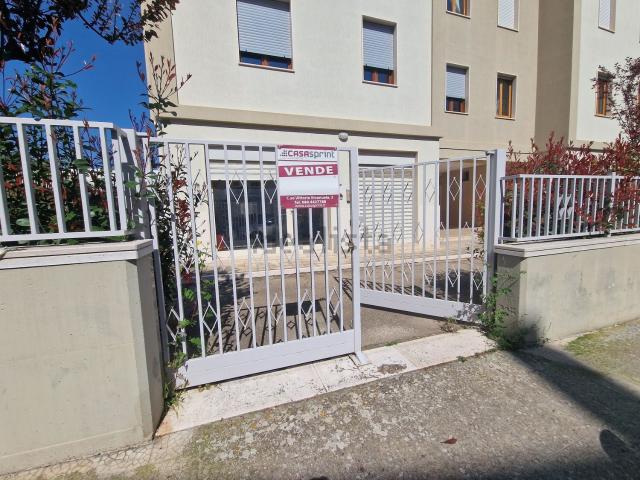 Locale in vendita di 102 m² in Via Tinella, 63