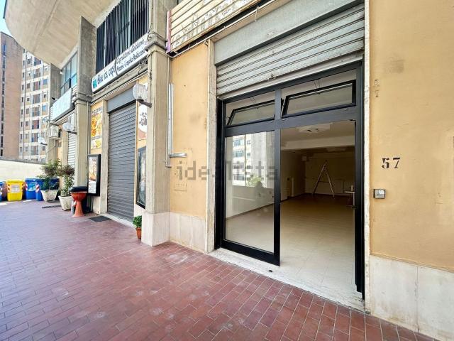 Locale in vendita di 102 m² in Via Tirreno, 60