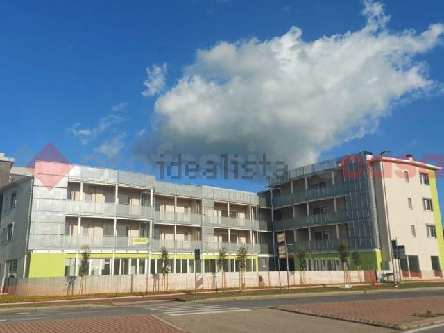 Locale in vendita di 102 m² in Viale L.Ariosto
