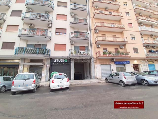 Locale in vendita di 1035 m² in Via Gastone Mezzetti, 31