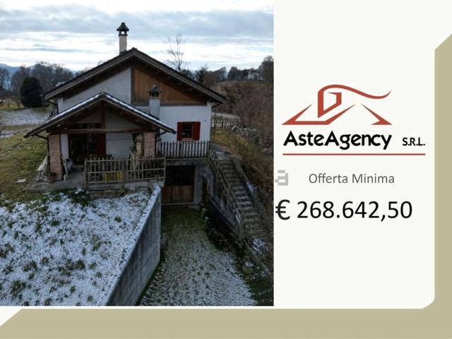 Locale in vendita di 10376 m² in Via Mier, 238