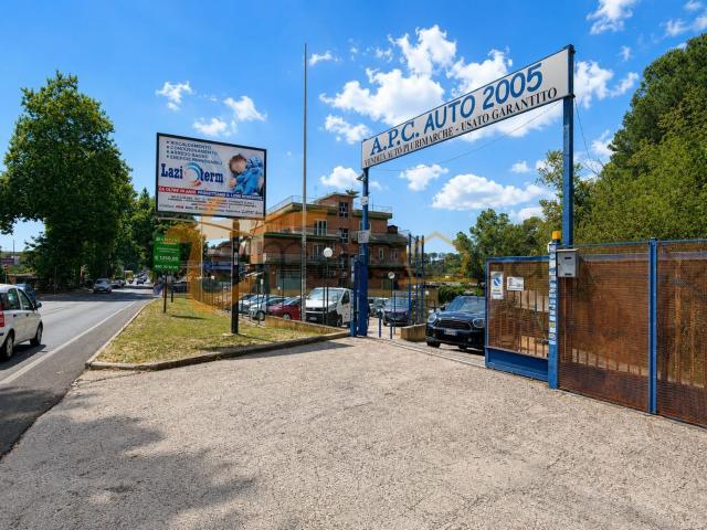 Locale in vendita di 1037 m² in Via Prenestina