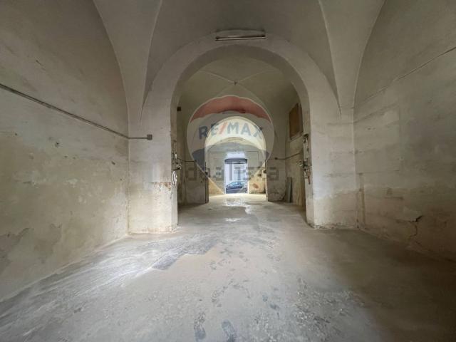 Locale in vendita di 103 m² in Via Giovanni Amendola, 25