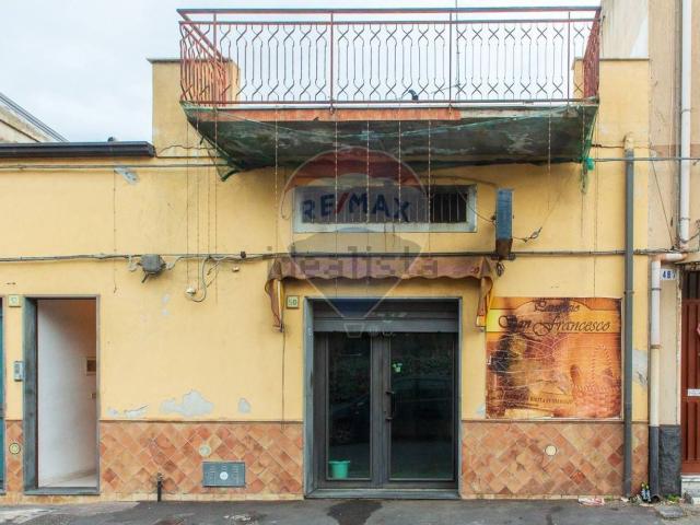 Locale in vendita di 103 m² in Via I Maggio, 50
