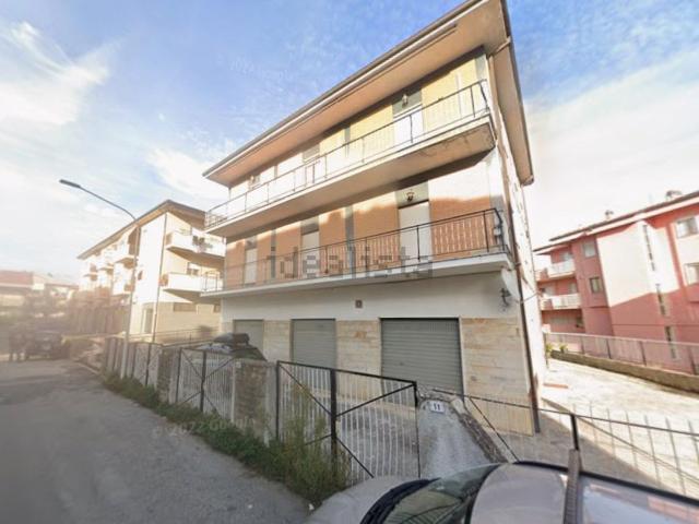 Locale in vendita di 103 m² in Via Oreste Nicoletti, 15