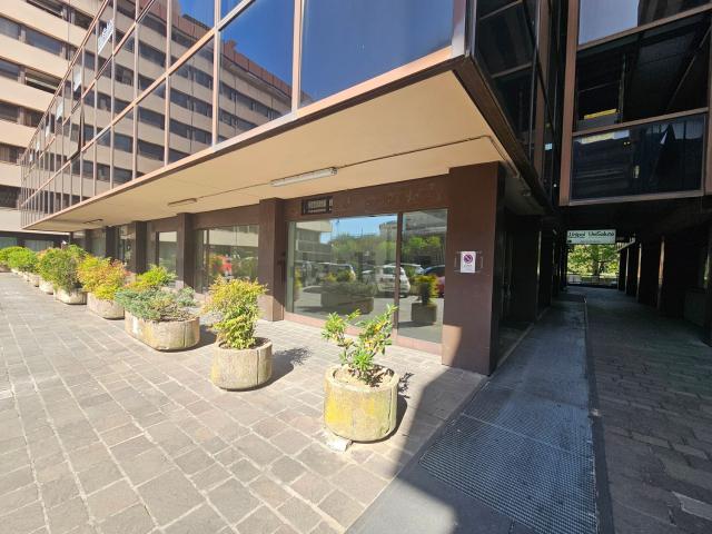 Locale in vendita di 103 m² in Via M. Angeloni, 80