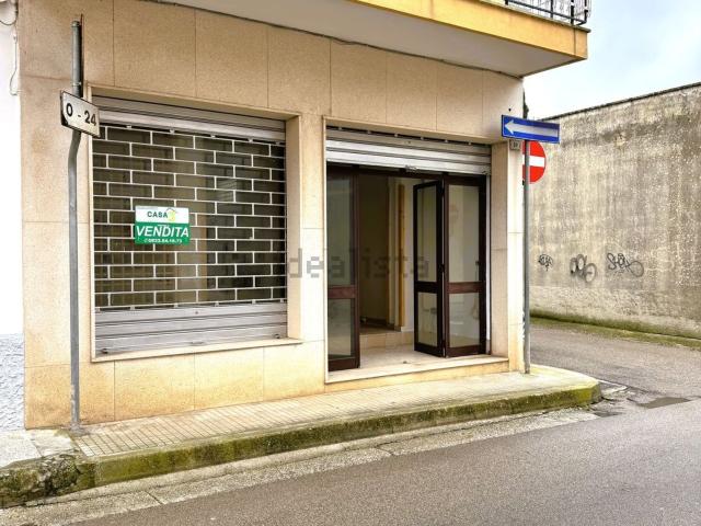 Locale in vendita di 103 m² in Via Siena, 19