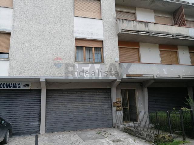 Locale in vendita di 103 m² in Via Po, 33