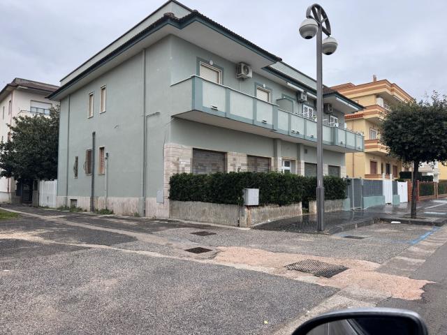 Locale in vendita di 103 m² in Viale Campania