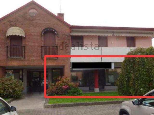 Locale in vendita di 103 m² in Viale Gabriele D&apos Annunzio, 3