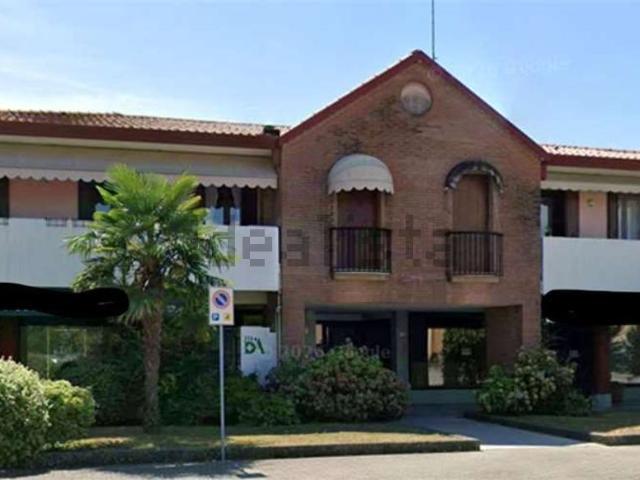 Locale in vendita di 103 m² in Viale Gabriele D&apos Annunzio, 3