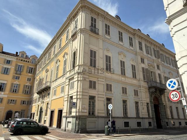 Locale in vendita di 103 m² in Piazza Savoia, 7