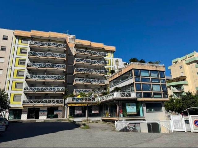 Locale in vendita di 1041 m²