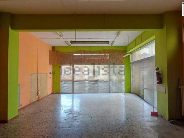 Locale in vendita di 104 m² in Via Giovanni Giolitti