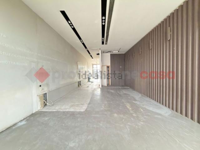 Locale in vendita di 104 m² in Via Don Luigi Sturzo
