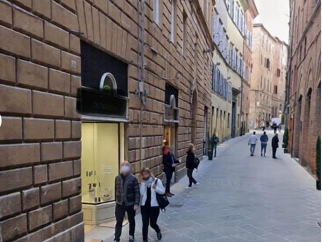 Locale in vendita di 104 m² in Via dei Montanini