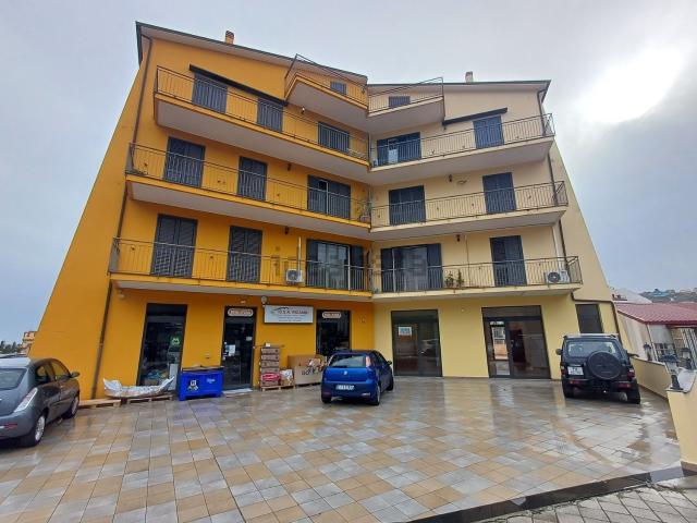 Locale in vendita di 104 m² in Via Kennedy, 18