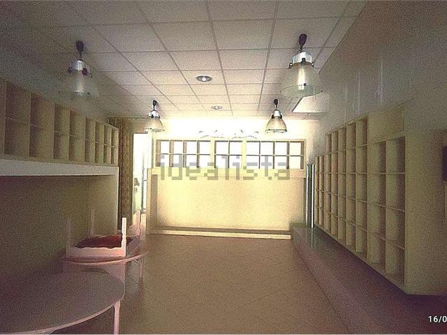 Locale in vendita di 104 m² in Via Olivi, 25