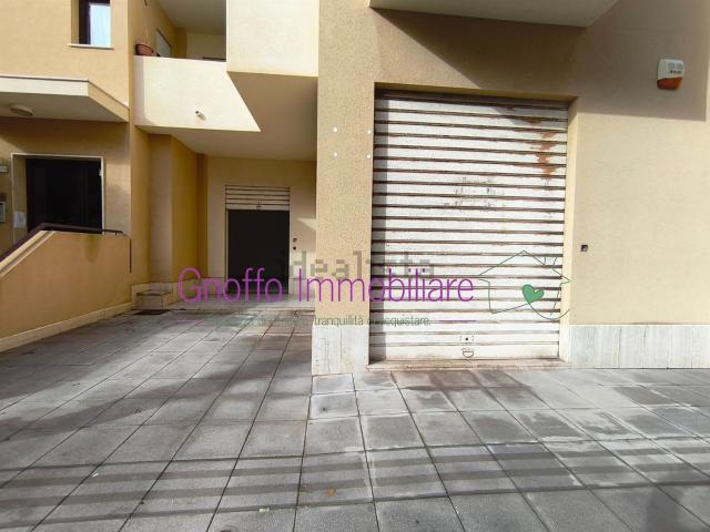 Locale in vendita di 104 m² in Via Messina