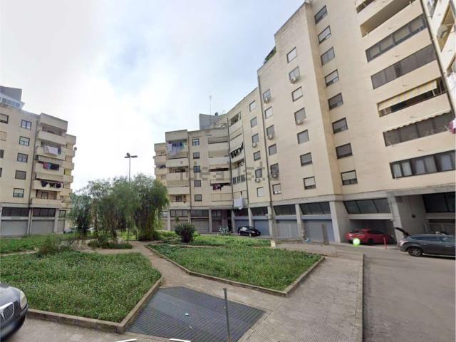 Locale in vendita di 104 m² in Piazza Giambattista Tedesco, 10