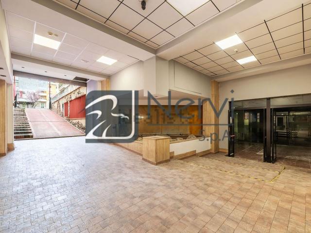 Locale in vendita di 1055 m² in Via Gregorio VII