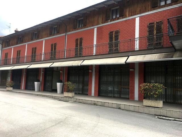 Locale in vendita di 1057 m² in Via Ponte Singerna