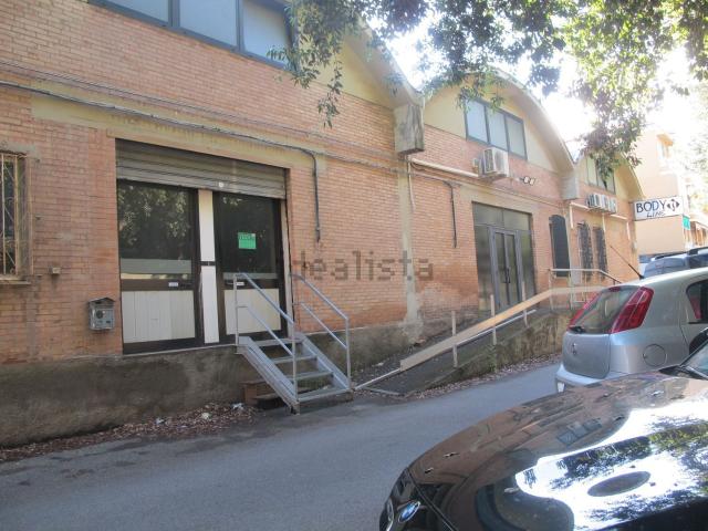 Locale in vendita di 1050 m² in Via Corsica, 2