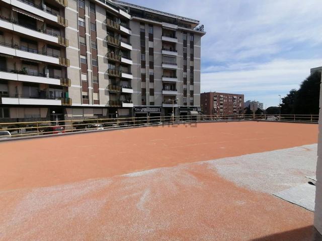 Locale in vendita di 1050 m² in Via Venaria