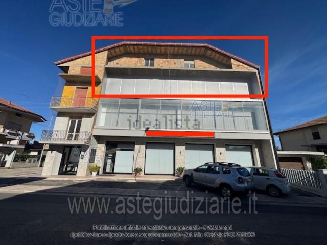 Locale in vendita di 1053 m² in Viale Piane San Donato
