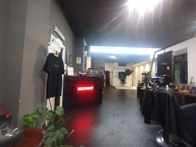 Locale in vendita di 105 m² in Via Ceccardo Roccatagliata Ceccardi
