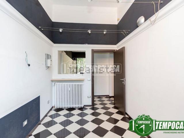 Locale in vendita di 105 m² in Via Archimede, 72